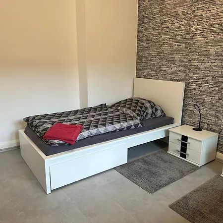 아파트 Fuer Familien, Urlauber Und Monteure *