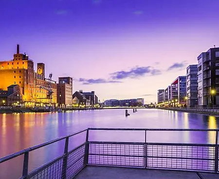 Fuer Familien, Urlauber Und Monteure * 뒤스부르크