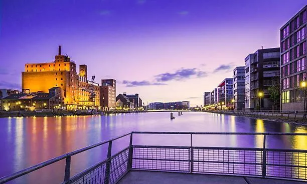 Fuer Familien, Urlauber Und Monteure * 杜伊斯堡